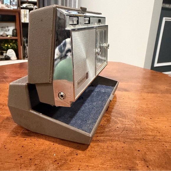 Westinghouse Travel Clock Radio Analog Alarm Mechanical Gray Silver Rectangle - Picture 3 of 5